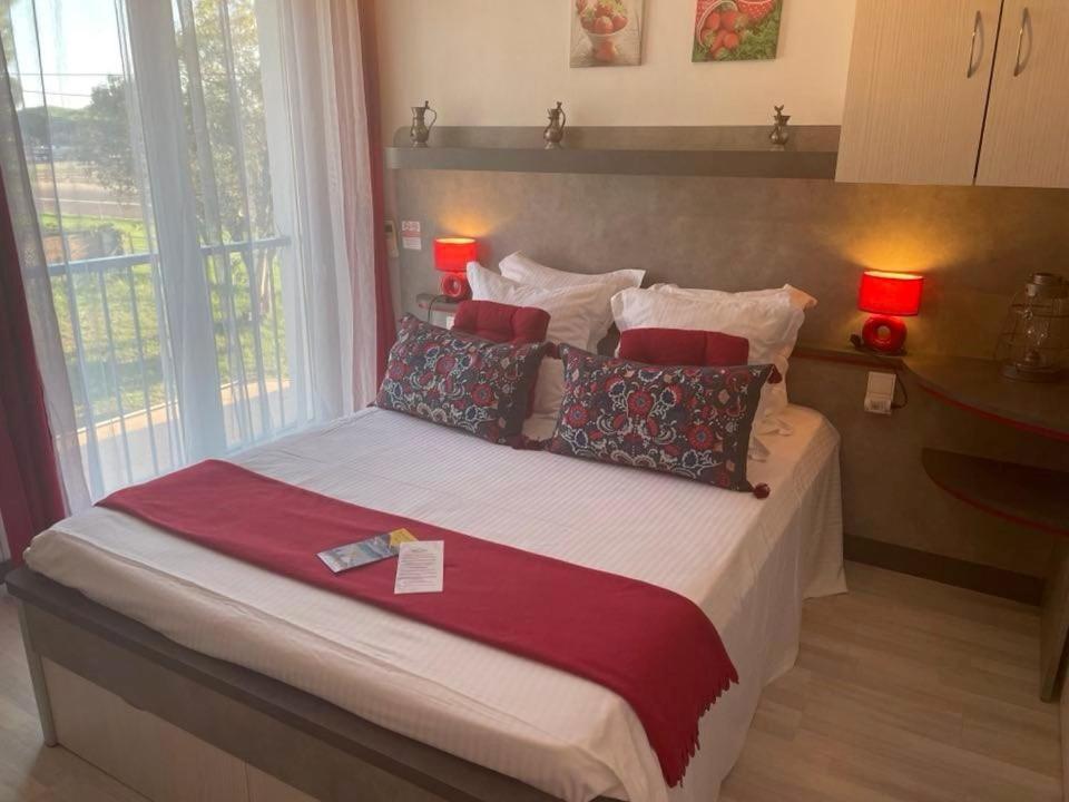 Hotel Le Mediterranee Hyeres Ngoại thất bức ảnh