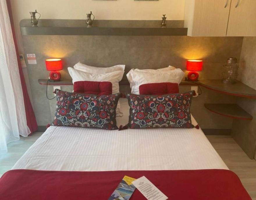 Hotel Le Mediterranee Hyeres Ngoại thất bức ảnh